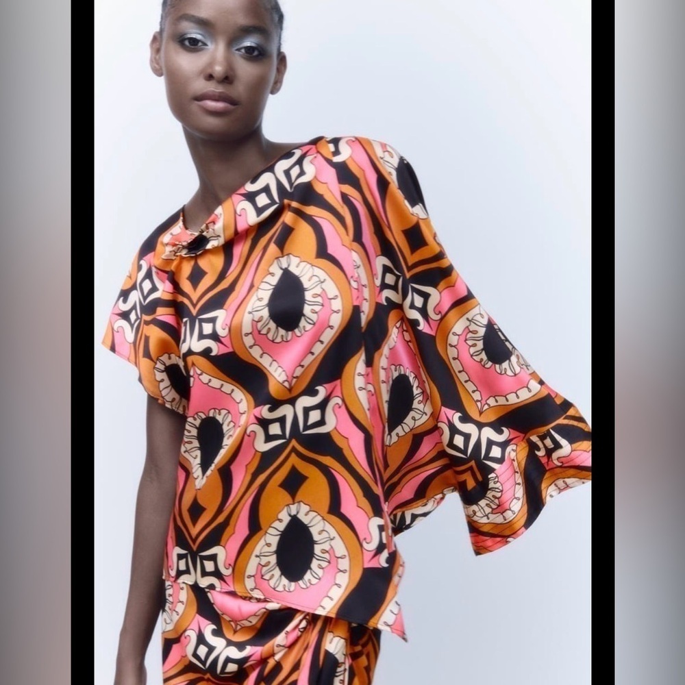 Zara Blouse Large Psychedelic Print
Multicolor Asymmetrical Boho Top Retro 70s